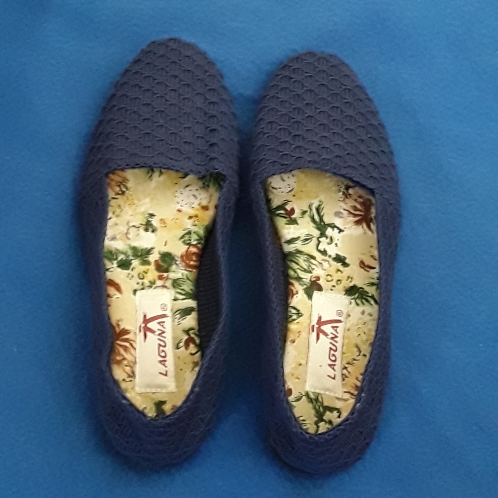NWOT NAVY LAGUNA WOVEN FABRIC SLIP ON SHOES, 7-1/2